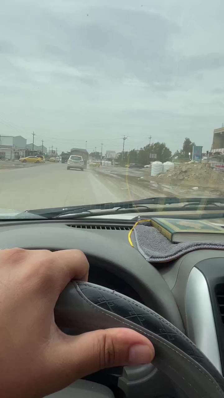 قطعه ارض للبيع 240 متر ثاني قطعه بالشارع  الواجه 16 متر النزال 15 متر قطعه مربعه تكدر تسويها مشتملات 3 تكدر تسويها بيوت 2 مي كهرباء متوفر قريبه على شارع العام يمك موجود كلشي بالنسبه للسوك شارعها رئيسي 3منافذ يطلعنك على الجسر الاخضر او شارع السيطره مال عمار بن ياسر للتواصل على هذا رقم ***********
