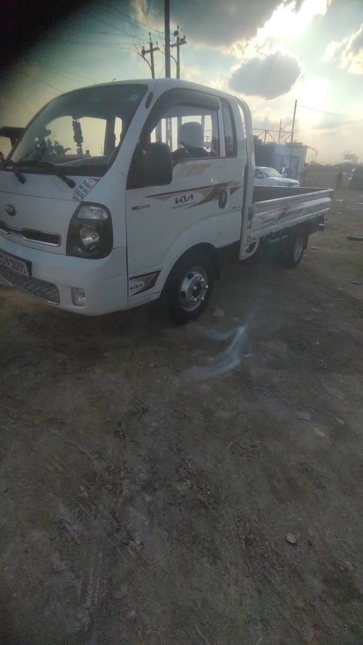 السلام عليكم كيا فحل موديل 2016تحويل ثاني يوم السعر 123 وبيه مجال حق الجيه كير محرك مكفولات كهربائيات كلة شقالة تخم تاير خلفي أمامي تانكي 120 تحويرة 14تدفئة تبريد شقال سيارة كلش حلوة صدر جديد بيها ضربة جهة السايق الأتصال ***********
