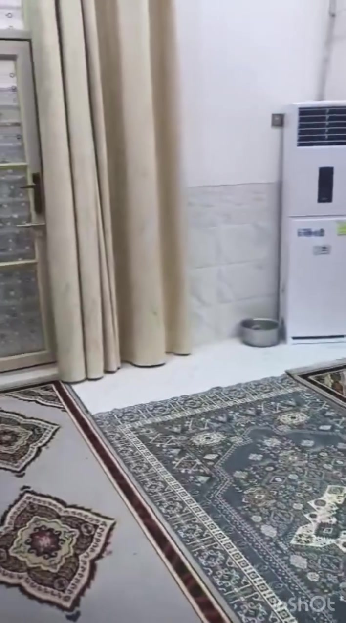 � للإيجار – بيت حديث البناء (2025)
السلام عليكم ورحمة الله وبركاته،

يتوفر لدينا بيت للإيجار بمساحة 100 متر، بناء 2025، بحالة ممتازة ونظيف جداً.

📍 العنوان: حي الموظفين – الحر، خلف حدائق العتبة.

مواصفات البيت:

* استقبال واسع.
* صالة مريحة.
* مطبخ.
* غرفة في الطابق الأرضي.
* غرفتان في الطابق الثاني.
صحيات عدد ٣

💰 الإيجار الشهري: 450 ألف دينار.

📞 للاستفسار والمعاينة:
حجي حيدر
***********

مكتب أبو سجاد الكرعاوي للعقارات
بيع • شراء • إيجار • رهن

نتشرف بخدمتكم ونسأل الله التوفيق للجمع
