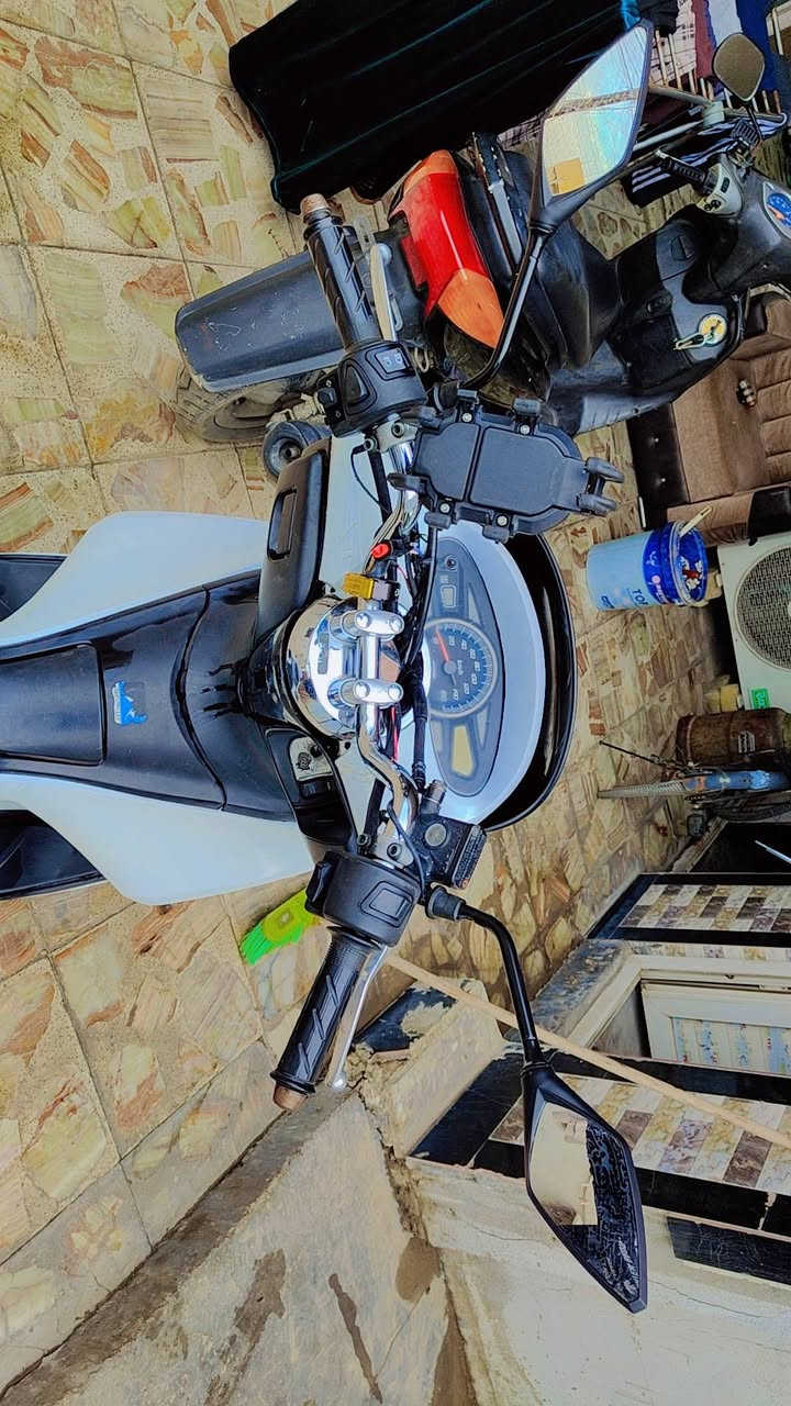 السلام عليكم للبيع دراجه pcxجيل الاول دراجة نضافة ٩٠ بلمية    الدراجه على  ايدي حجم مكينه 150ياباني الاصلي دراجه نضيفة
ياباني الاصلي دراجه كامله أستان كهربائي حساس ازدحام ٢  مكينه فول معدل خير من اللّٰه دراجه   دراجة مكينه مكفوله اي نقص مابيه
السعرمليون ومية و مجال قليل كلش حك جية
اي استفسار ***********مكان
