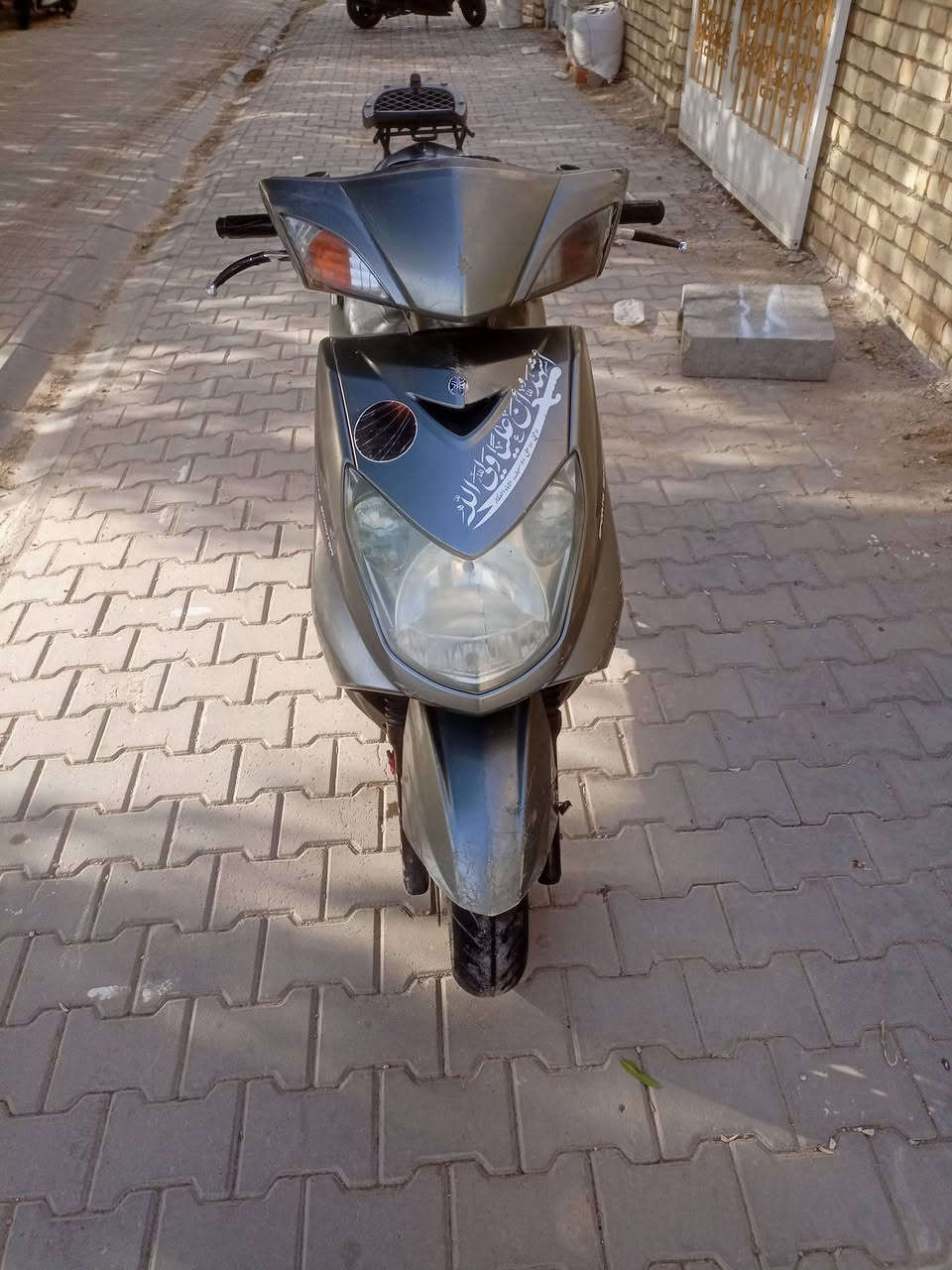 السلام عليكم للبيع دراجه سكنس فحل كابريتر الدراجه مكفولة كفاله عامه برغي مامفتوح تأخذه من الباب كابريتر بلادي كهربائيات كله شغاله سلف هندر الدراجه مابيه اي نقص مكاني بغداد الكرخ العطيفيه السعر 450 قفله قفل هذه رقمي *********** فقط إتصال
