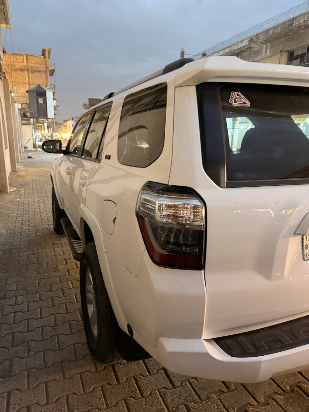 TOYOTA  4RUNNER   2023SR5 
~ تويوتا 4 رنر  
~ وارد أمريكا  
~ موديل 2033
~ محرك 6 سلندر  / V6 
~ مواصفات SR5 
~ شاشة كبير  
~ كاميرا 
~حساسات خلفيه 
~تبريد ثلج 
~ كشن جلدة كهربائية 
~ ويل كب 
~ حجم تايرات ١٧
~ 5راكب 
~ ماشيه 55 الف كيلو 
~ إيرباگات راجع  سستم 
~ طاولة خلفيه للسفرات
~حادث مثل ما تشوفون بالصور 
سياره بيها اضافات تغليف دشبول وستيرن ترفيع فخامه 
السياره بيها منظومة غاز متكامله مشدوده بورشة رسميه مع الكارت يعني اقتصاديه 
السعر 26000
العنوان بغداد الجديده
وأي معلومات رقمي واتس أب ***********

