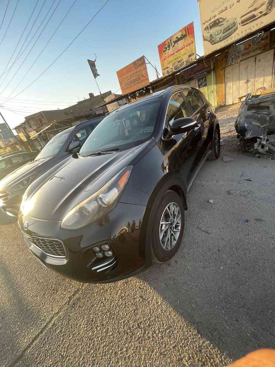 السلام عليكم كيه سبورتج 2017فول مواصفات 1/1 سياره نضيفه مامتعوبه مال بيت محرك 2400تيربو تي ذي اي ضربته جاملغ  الأمامي وموضح سياره حلوه ونضيفه احلا من الصور مكاني البصره شط العرب التنومه 
السعر 145بيهه مجال قليل 
***********
