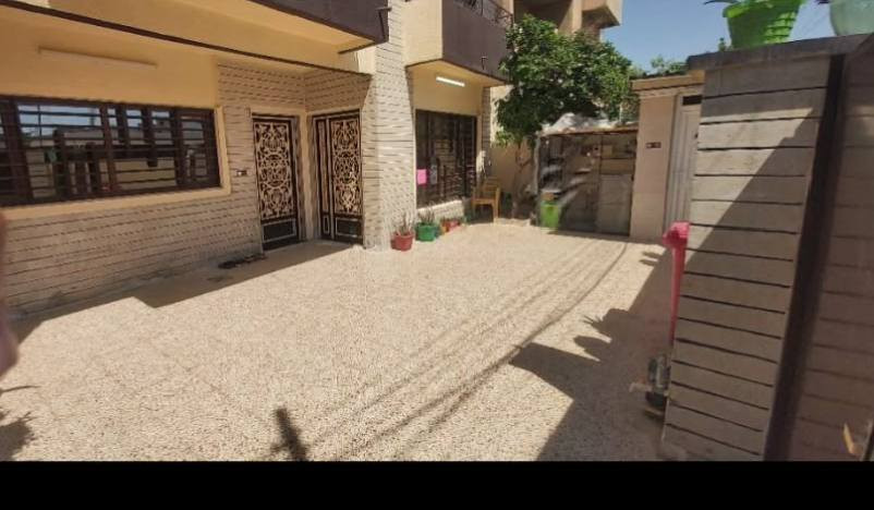 السلام عليكم
بيت للبيع مساحه 211  البيت كلو سقوف سيراميك بورسلين 
البيت متكون من طابقين
 
الطابق الاول متكون مطبخ واستقبال وهول وغرفتين نوم  
وصحيات وترك داخلي وترك خلف البيت على كبر البيت 

الطابق الثاني متكون من صحيات واربع 4 غرف نوم واسعات 
والبيت بي بيتونا وسطح 

البيت سند طابو الزهور
 
اي استفسار الاتصال على الارقام وبي واتساب 
‏***********
***********
