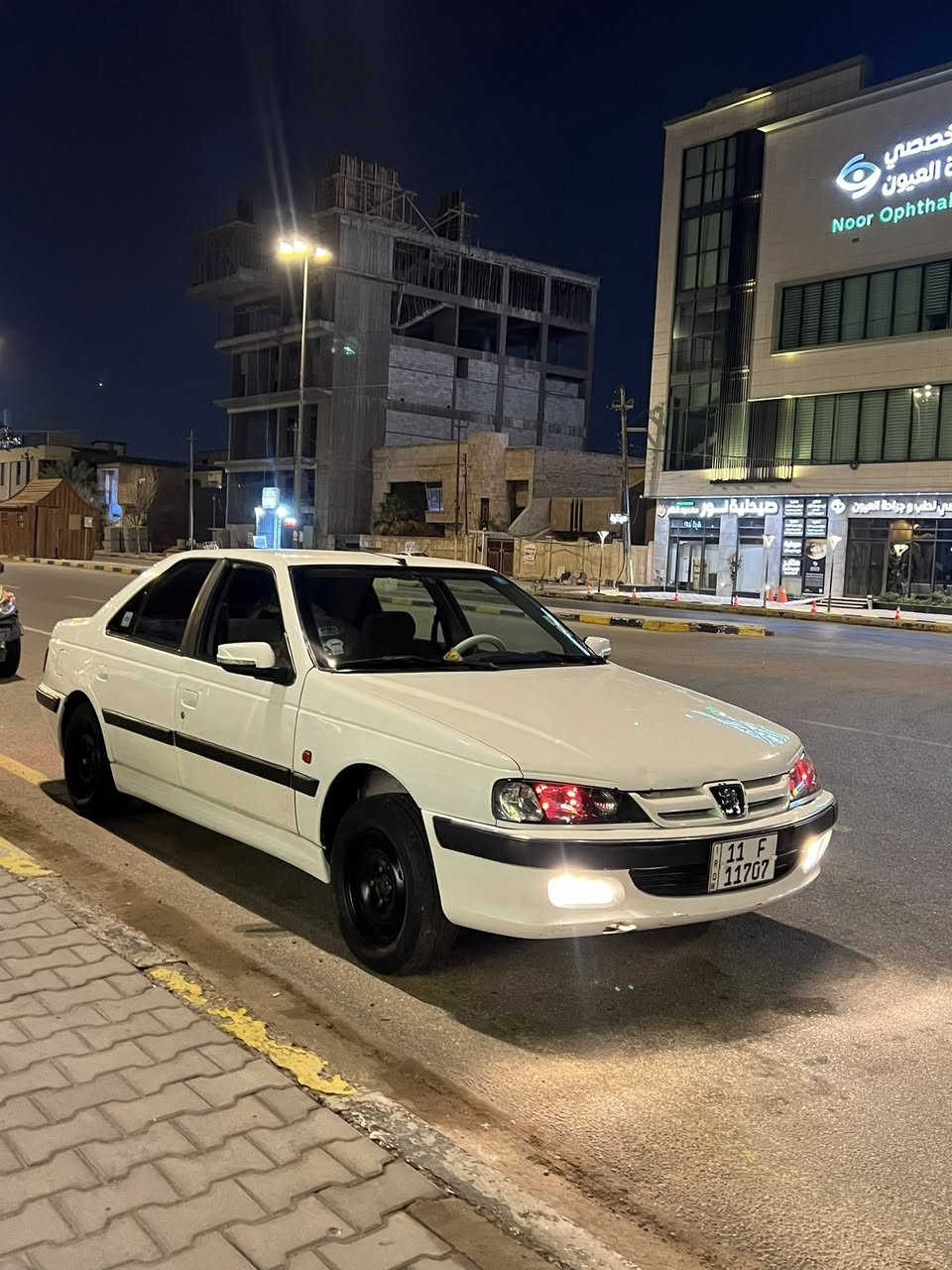 سلام عليكم بيجو بارص. 2015 للبيع سياره خير من الله رقم بغداد هزه جديده ورقم جديد السياره كفالة ماعدا باب العبري مبدل نفس اللون وبارد واحد الباقي كفالة عليها لايتات مال 23 وبك لايتات وزنون ثلجي سعرها 55 بيها مجال بسيط مكاني نجف ***********
