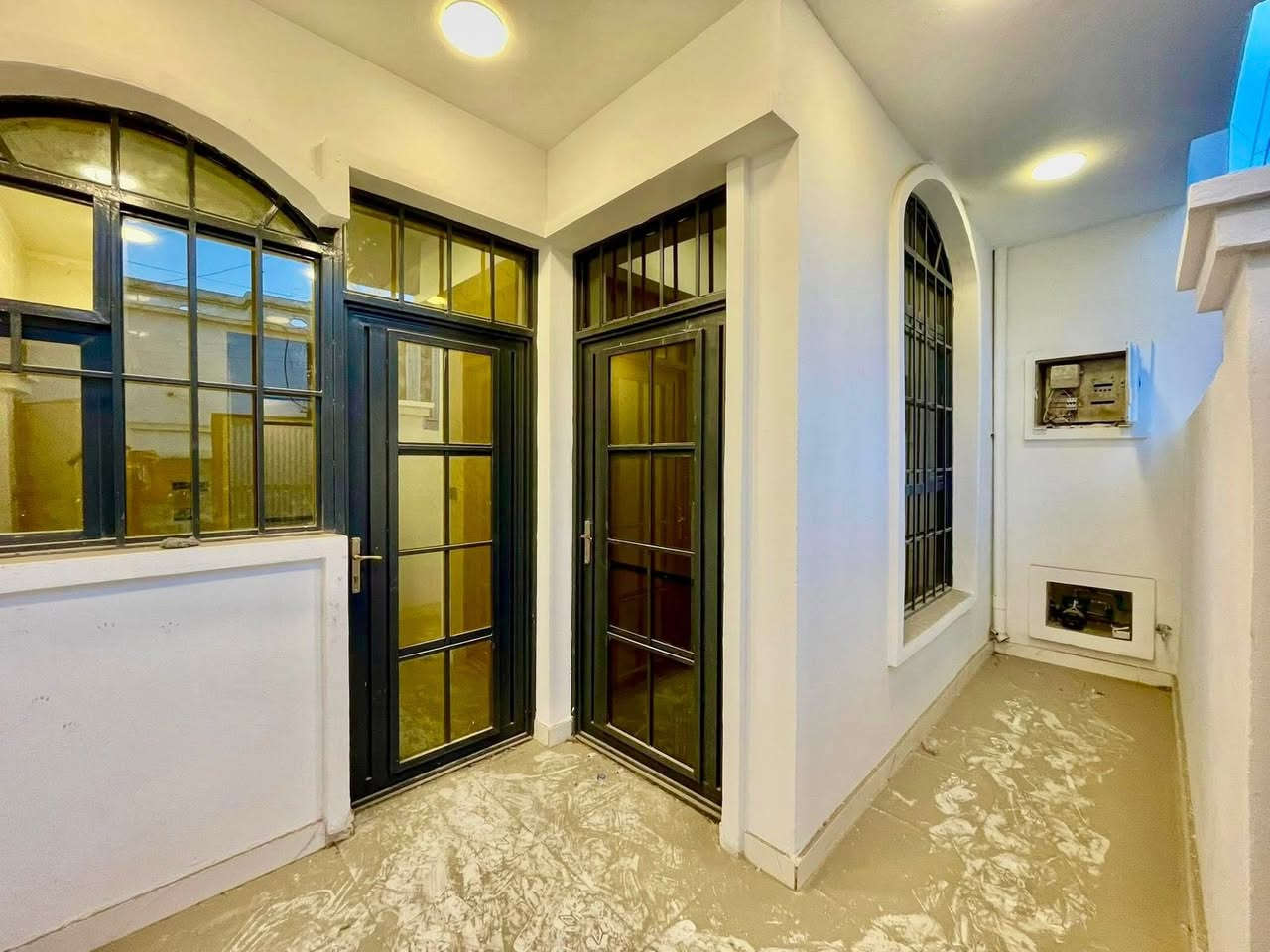 للبيع دار في مدينه الحريه البستان المساحه ٩٠متر الواجهه ٦ نزال ١٥ يحتوي على استقبال ومطبخ وحولي وغرفه نوم وخدماته والطابق الثاني غرفتين نوم وحولي وخدماته
***********
