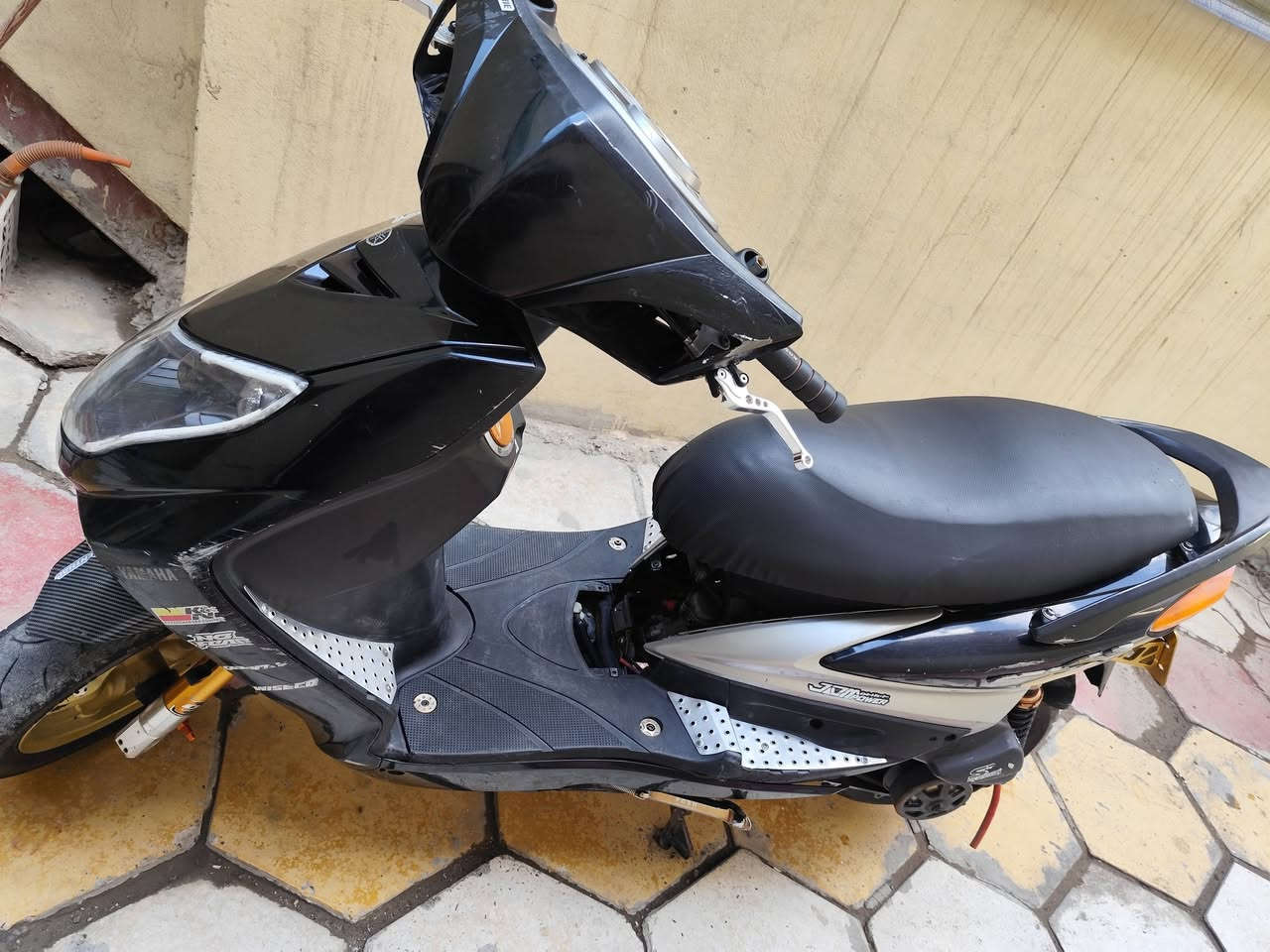 سلام عليكم سكنس فحل للبيع مزودة الدراجة ٥٨ كلجات صدر Dy بعد بيها هواي شغلات الشراي يتفضل خاص  مكاني مدينة الصدر ***********
