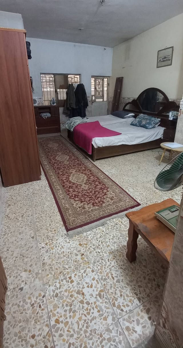 بيت ١٠٠متر للبيع
بيت ١٠٠متر كلاسك للبيع واجهه ٥ متر ونزال ٢٠متر.

الطابق الارضي يحتوي على // كراج مع مدخلين للبيت // صاله - مطبخ كبير- درج -حمام وغرفة نوم كبيرة.
الطابق الثاني // غرفة نوم واحدة

للاتصال ***********

غزالية- شارع مدير الأمن- شارع المدارس - مربع اساور ثاني فرع.
