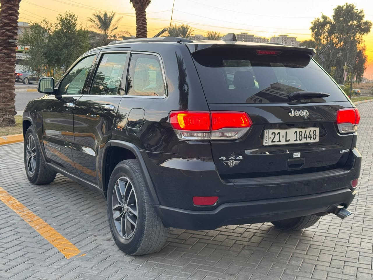 السلام عليكم
جيب كراند شيروكي
فول مواصفات لمتد  موديل 2018 رقم سليمانيه 
حادثها جاملغين امامي وبنيد وجاملغ خلفي شرط الفحص 
مواصفات 
1- بصمه تشغيل + بصمه أبواب 
2- بانوراما 
3-محرك 6 سلندر 
4- كراسي جلد + كهرباء 
5- شاشه + كامره 
6- صندوق كهرباء 
7- فور ويل 
بعد بيها سياره جاهزه أي نقص مابيها 
تحويل وكاله مضمون 
 مكاني بغداد حي الجهاد 
السعر 190 $ بيها مجال 
رقمي ***********
