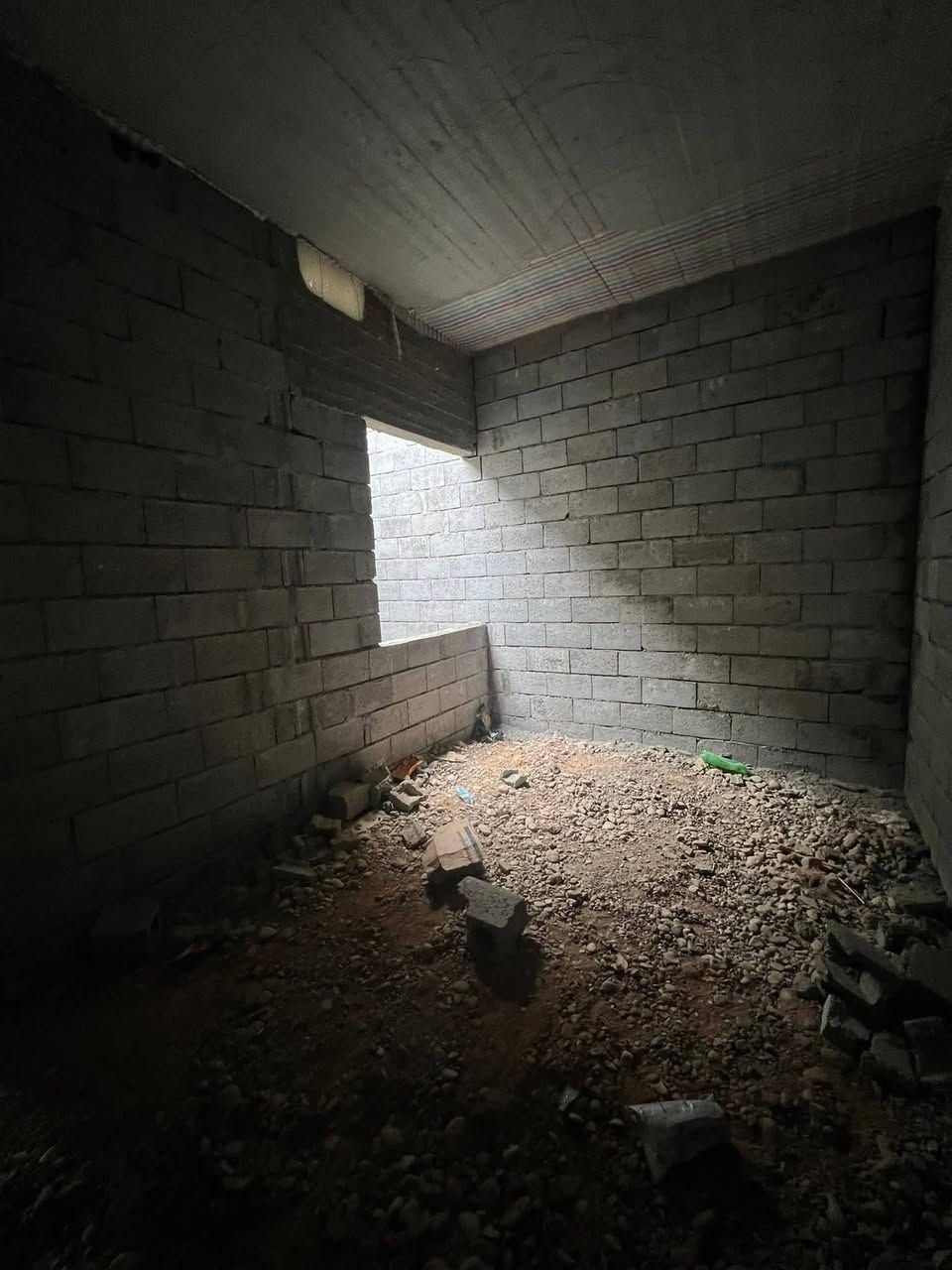 سلاووبه ريزان
خانوويه كي هه يكه ل 
بؤفروشتن /قه ره بوه كاني 
به رامبه رگوندي تابلؤستي 
شوينيكي زور خوشي هه يه 
رووبه ري 100م واتا

5به 20 مالي دؤسته 
نرخي زورزورگونجاوه 
په له بكه وله ده ستي خوتي مه ده 
بوزانياري ته واو په يوه نديبكه نه 

***********
***********
***********
