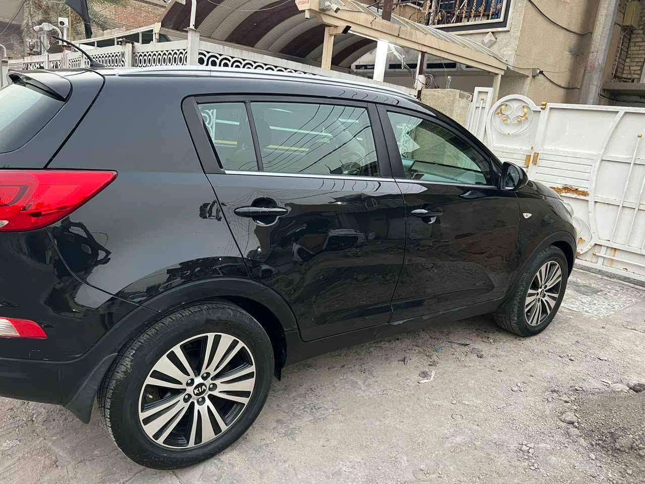 السلام عليكم
سبورتج 2015 خليجي 
مكفوله من البارد والصبغ 
عدا شبر بارد بل جنطه وصبغ عل كد البارد 
السياره جديده عل ايد وحده تجي وتشوف بعينك
احلى من الصور 
شاشه اندرويد
كامره
السياره ما بيهة اي نقص 
السعر 148 وبيهة مجال بسيط
***********
