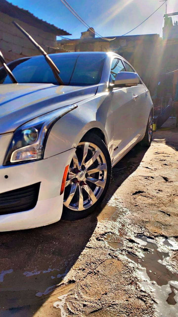 السلام عليكم كاديلاك ATS 
مديل 2018 رقم دولي بسمي 
جاهزه من كلشي كير محرك حداديه  تبريد تدفئه ما بيه اي نقص 
حادث السياره بـ امريكا جاملغ وبنيد وكلير جاملغ خلفي. هنا صار بيه بارد باب خلفي عكس السايق 
السياره فول مواصفات رويال*********** المكان بصره معقل البصرة, العراق
