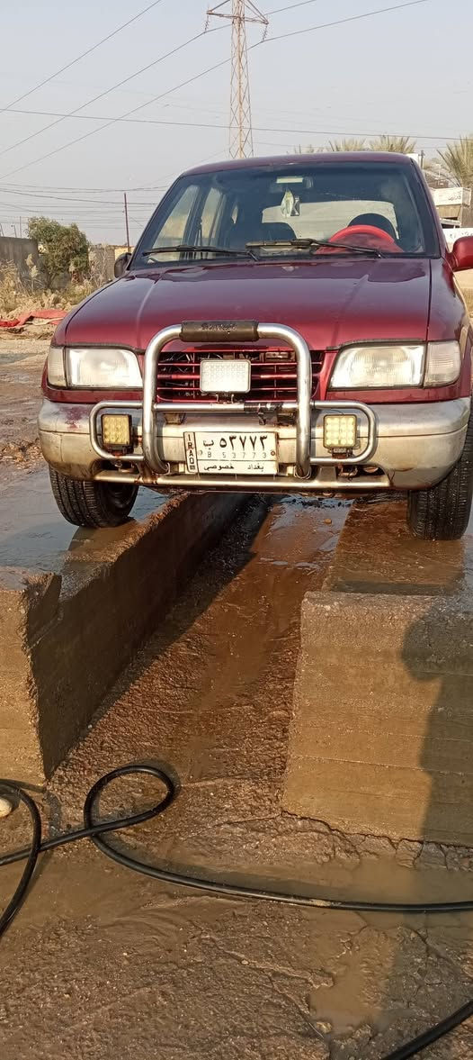 السلام عليكم سياره سبورتج 93 جاهزه مكينه بلادي كير عادي كهربائيات شغاله تبريد كامل بس كمبريسر عطل سياره حلوه ونظيفه بلاديه لاضربه ولا شي مكاني بابل القاسم راعيها يمي جيراني رقم بغداد مشروع وطني رايدها ٣٦وبيها مجال قليل ***********
