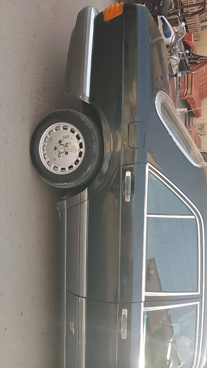 سلام عليكم مارسدس موديل1985     بنز للبيع مكينه 300تخم تاير حداديه دواخل تبريد سياره جاهزه ماتصرف عليه ربع اترايك لربيل سنويه ل30 امداور ثاني يوم تتكاتب ويه راعيه السعر 45اوبيه مجال اتصال فقط ***********
