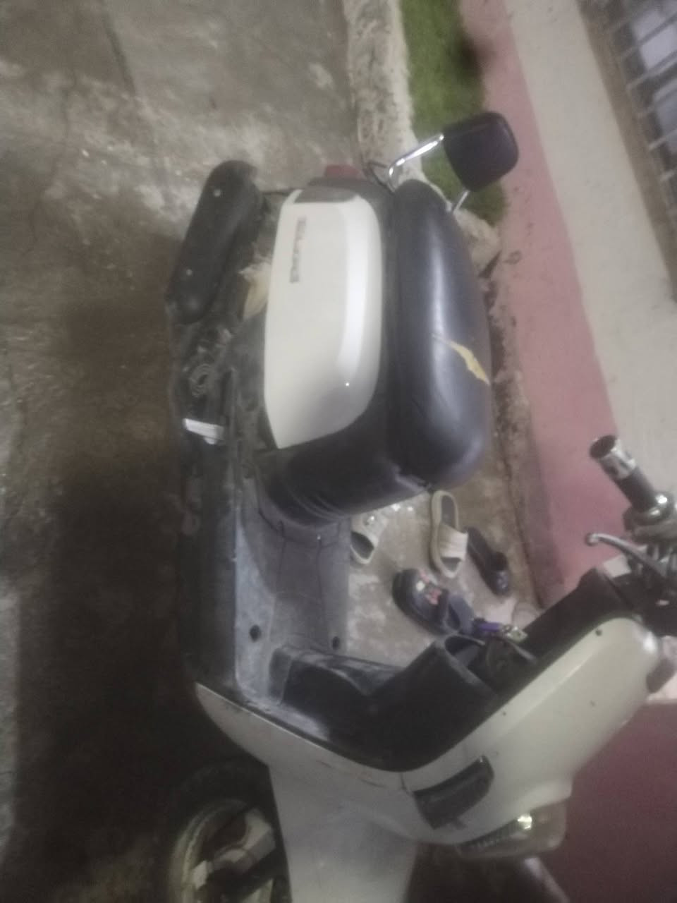 ماكس بوليس للبيع سعر ٣٠٠ وبيه مجال تريد اتصل ع رقم ***********
