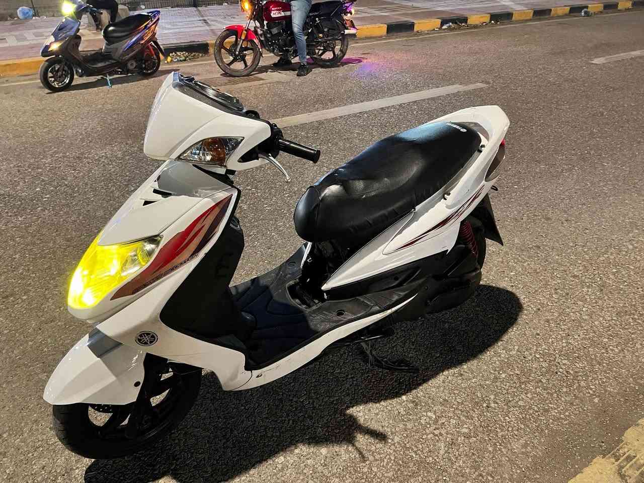 سلا عليكم دراجه سكنس فحل للبيع مكفوله كفاله عامه من شاصي  ومكينه  كله بلاد ما ملعوب بيه صار اله شهرين من طالعه من الوكيل مكان نجف حي السلام سعرها 800ولشراي بي خير ويدللل
رقمي: ***********
