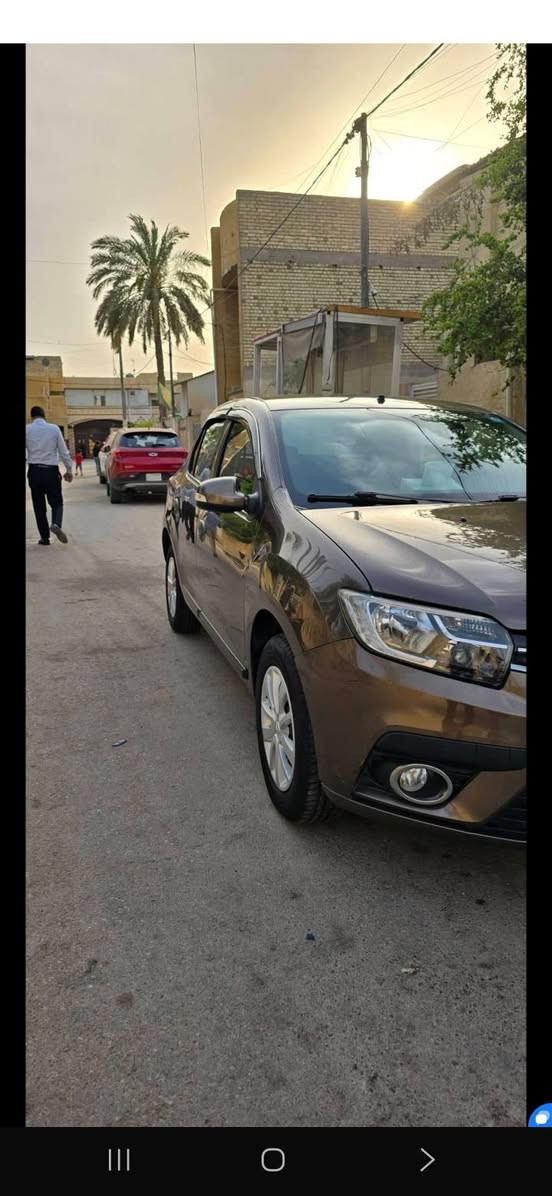 السلام عليكم رينو سنبل للبيع فقط حرة بسمي ماشيه 64 جديده السعر 85 بيهه مجال قليل مكاني بغداد حي الجوادين ***********
