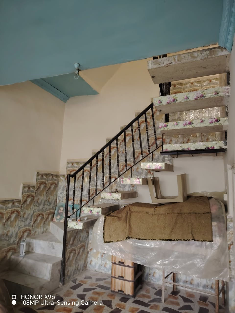 بيت ٥٠م طابقين يتكون من :
طابق الأول /صاله ومطبخ وصحيات داخليه وخارجيه مع طارمه
الطابق الثاني /غرفتين نوم وسطح ..طابو زراعي سند ٢٥ إقرار محكمه من المالك مباشرة .
موقع ممتاز / بدايه المنطقه خلف شارع التجاري مباشرتآ..يبعد ٦٠متر عن شارع تجاري وخط باب الحسين كوسترات ..
حي الأمين شارع الحر خلف مجمع همسه للإلكترونيات مباشرتآ ..سعر ٦٥مليون قابل للتفاوض للاستفسار مكتب الأوس للعقار ابو سجاد*********** ابو وائل ***********
