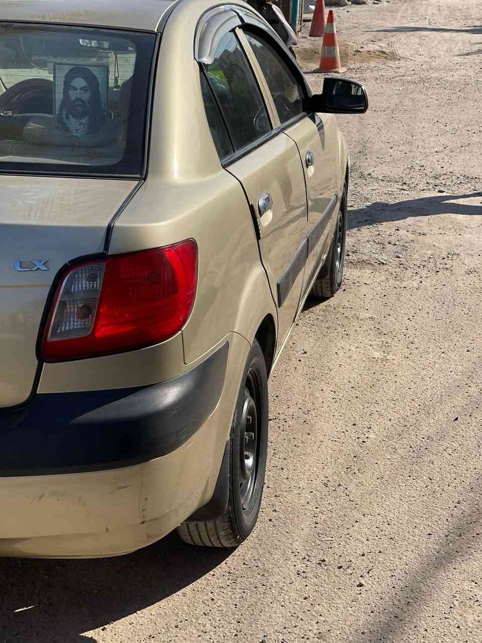 السلام عليكم اخوان كيا ريو 2006 وارد امريكي مكينه 1600 سياره جاهزه باقي التفاصيل خاص او الاتصال ***********
مكان السياره بغداد /الشعب
