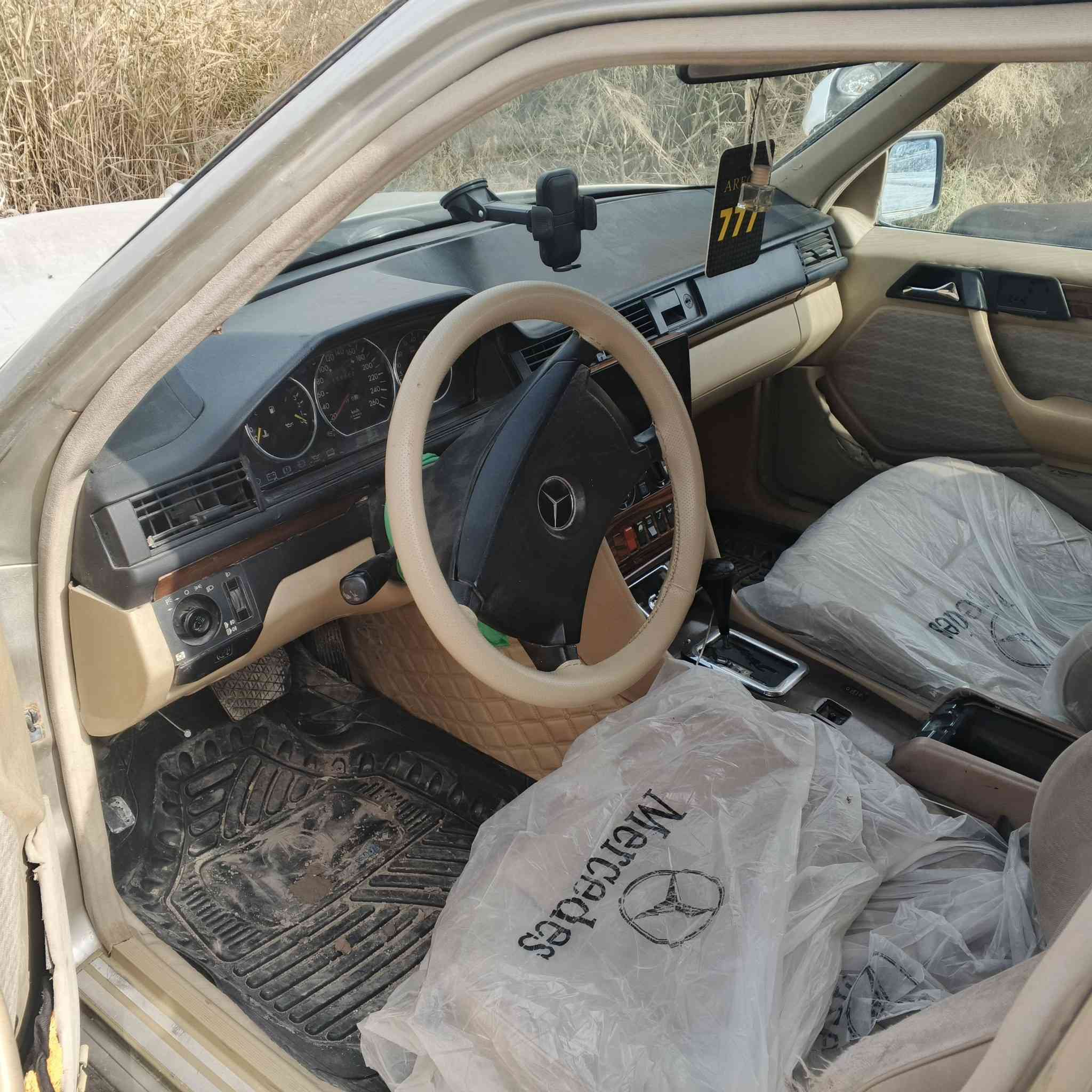 مارسدس دب موديل 90اصل رقم بغداد مكينه فيفتي3000 قواعد وبرانكيت سليمات حداديه 80/باتري وتخم تاير جديد سنتر لك تبريد ابيع عاطل مصبوغه جماليه لاضربه ولاشي سعر 56وبيه مجال العنوان ذي قار سوق شيوخ رقم ***********
