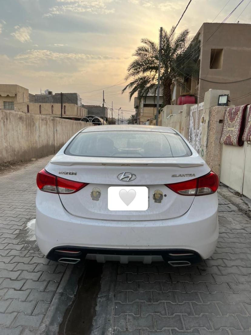 السلام عليكم اخوان سياراه ألنتره خليجي محرك 
1600موديل 2013 مكفول من جميع النواحي رقم واسط المكان داخل الكوت 
تخم تاير فقط بيه طخه بالبنيد والسياره جاهزه من كُلشي وترهم مرواس ألنتره حسب القناعه 
للاستفسار الاتصال على الرقم 
***********
