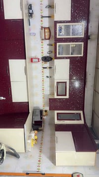 كونتر ٥٫٥م • سنك ٢م • خشب نضيف