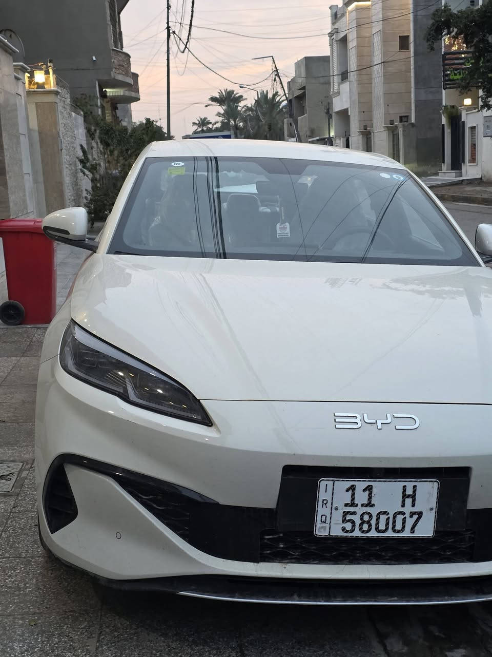 السلام عليكم BYD
سيل ٦    مرقم بغداد
موديل ٢٠٢٥ 
عداد المسافة٩٠٠٠ كيلو 
٤ كامرت 
قماره حديد 
شاشه كبيره قلابه 
حساسات ٣٦٠ درجه امامي خلفي 
ويل كب اكروم 
داخل جلد ابيض مطعم ابسود 
كرسي السائق كهرباء 
بصمه وكرت 
شاحنه اصليه 
تبريد قطعتين 
شاشه معربه 
بجم فول LED
بكلايت متصل فول LED
مبدل بيها بس شباك الدعاميه 
مكان السياره بغداد 
للبيع او مراوس بسيل ٥ ام ١٢٠ كير تعليك 
الاستفسار 
+964 7855002992
