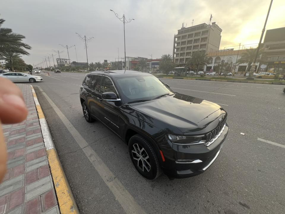 جيب كراند شيروكي لمتد 2024

🚗 المواصفات:

- محرك 3600 (6 سلندر) – مرغوب وقوي  

- ماشية: 14,000 ميل فقط  

- 5 ركاب  

- بانوراما كاملة 🌞  

- فول مواصفات (Limited)  

📸 ملاحظة:

- السيارة كانت حادث خفيف (موضح بالصور)  

- بدون رقم  

- تم تبديل باب الجنطة + الجامرلغ  

- جميع القطع المستخدمة أصلية وبنفس اللون  

💰 السعر: ٣٠٨ ورقة

📉 قابل للتفاوض للجادين فقط  

📞 للاستفسار:

***********  

✨ سيارة نظيفة جداً ومناسبة للاستخدام اليومي أو السفر، جاهزة وما تحتاج أي صرف.

#للبيع #جيب #كراند_شيروكي #سيارات_العراق #فرصة
