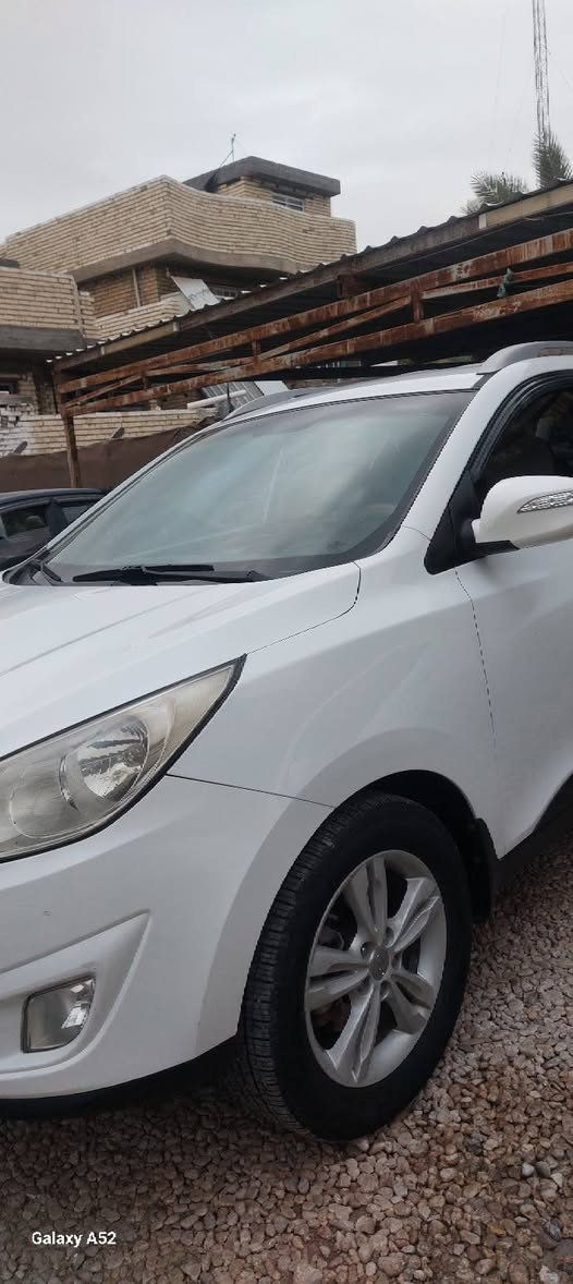 توسان موديل ٢٠١٣ سيارة جديده رقم كربلاء جديد نكليزي سيارة مكفوله من صبغ والاتبديل مكينه وكير مكفولات فقط بارد موضح بل سونار لسعر   ١٣٨ وبيه مجال للطيبين رقم تليفون ***********
