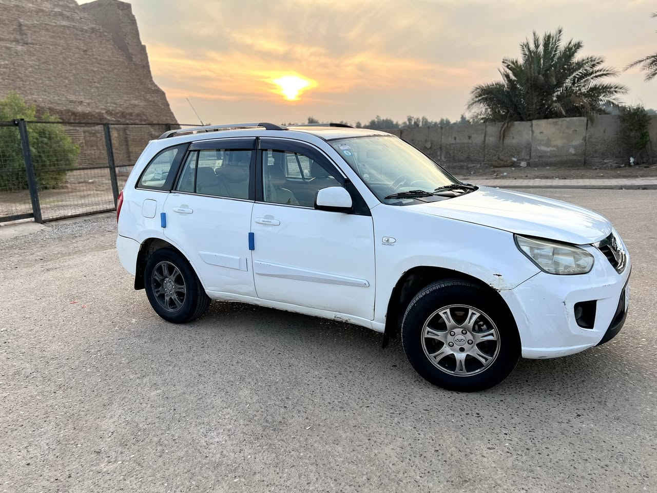 السلام عليكم 
سيارة تيكو للبيع موديل 13 رقم انكليزي وسنويه باسمي سيارة جاهزه مكينة و تبريد خير من الله كهربائياتها كلها شغالة بيها بارد بسيط جاملغ امامي سعرها 60 ورقه وبيها مجال اكيد
العنوان بغداد
***********
