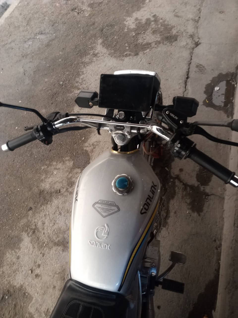 دراجه سونيك الاصلي 2025 دراجه صار له اسبوعين مشتغل دراجه بالكرتونه صفر منافيس بلادا كنترولات بلادويه دراجه شقد ما تقول جديده السعر 725 مكاني كركوك حي الاسره مفقودين ***********
