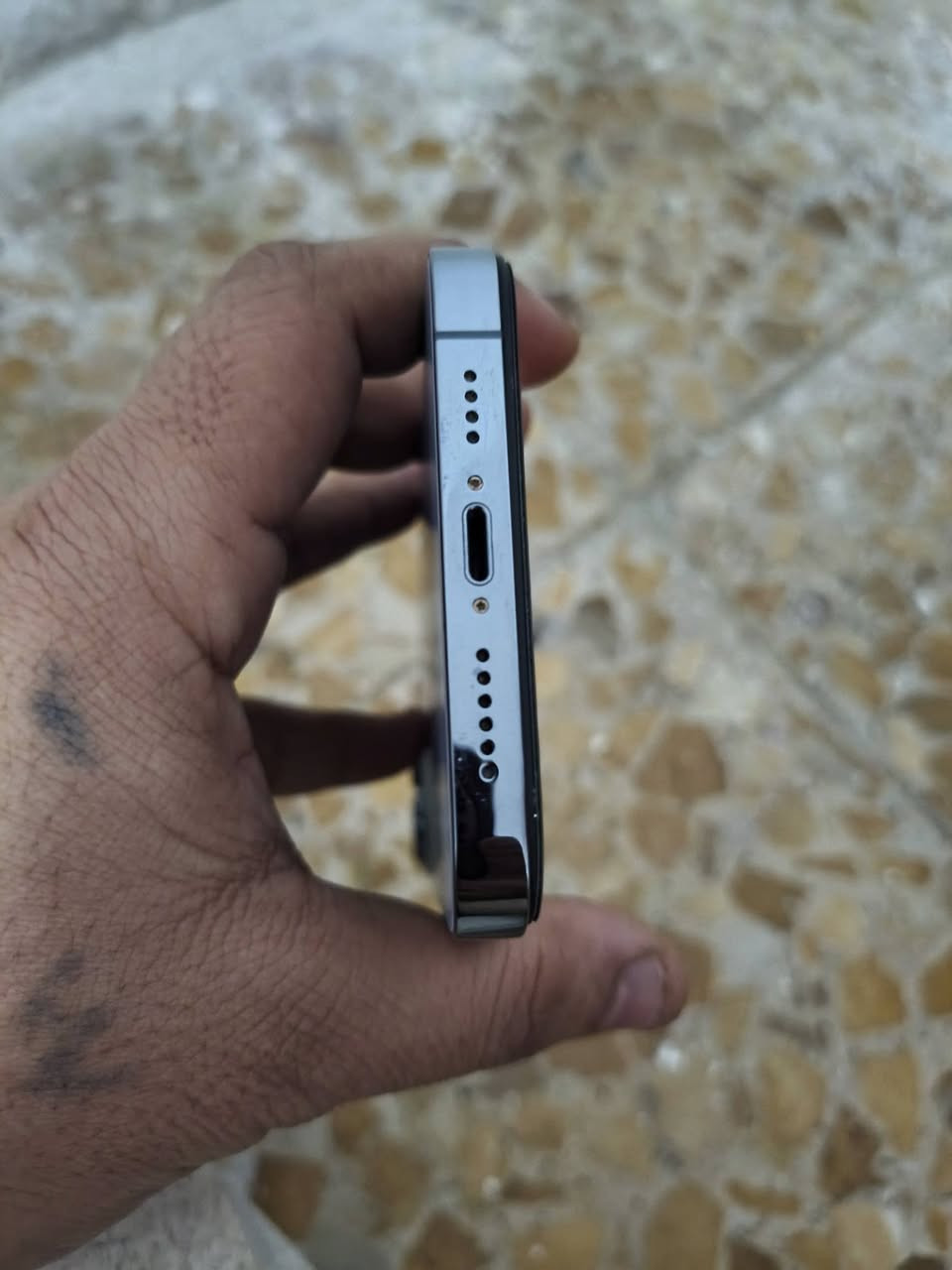 سلام عليكم ايفون 13برو ماكس
الجهاز مبدل بي شاشه نوعيه زينه 
وبطاريه 
ولكامرات الخلفية بيه بس 1مغوشه 
الجهاز نضافته 100%
السعر 500وبي مجال 
العنوان بغداد شعب خلف جامع شروفي ***********
