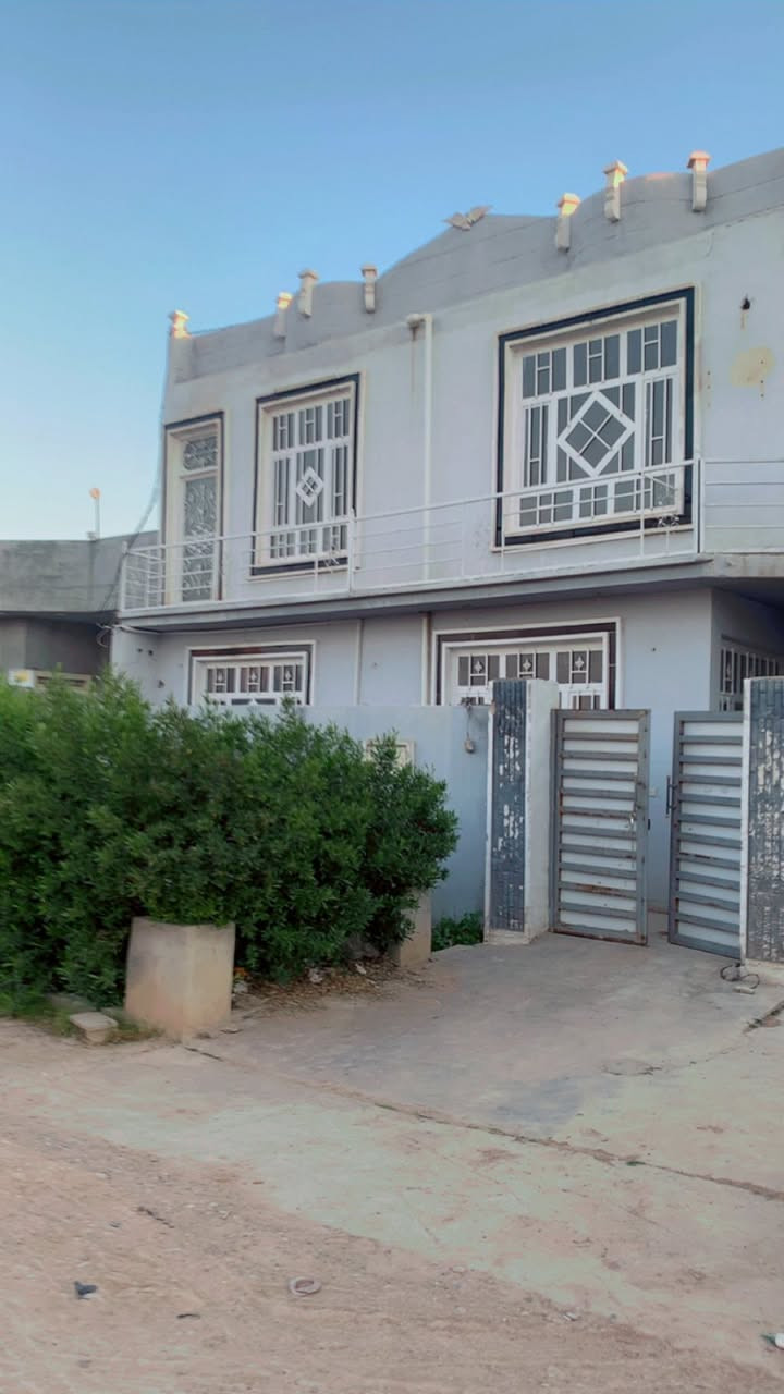 🏠 دار للبيع في قضاء خانقين – منطقة سيروان 
فرع الثاني 
توزيع قائمقامية  
المساحة: 110 م² ( ركـــن ) 
الســــعر : 40 مليون 
تفاصيل البناء:
 • الدار متكون من قاطين  
• القاط الأولى:
 • مطبخ واستقبال وصاله وصحيات      
 
• القاط الثاني :
 • غرفتين نوم وصحيات
 • موقع هادئ ومناسب للسكن العائلي

📞 للاستفسار والمزيد من التفاصيل يرجى التواصل على الخاص. ***********
