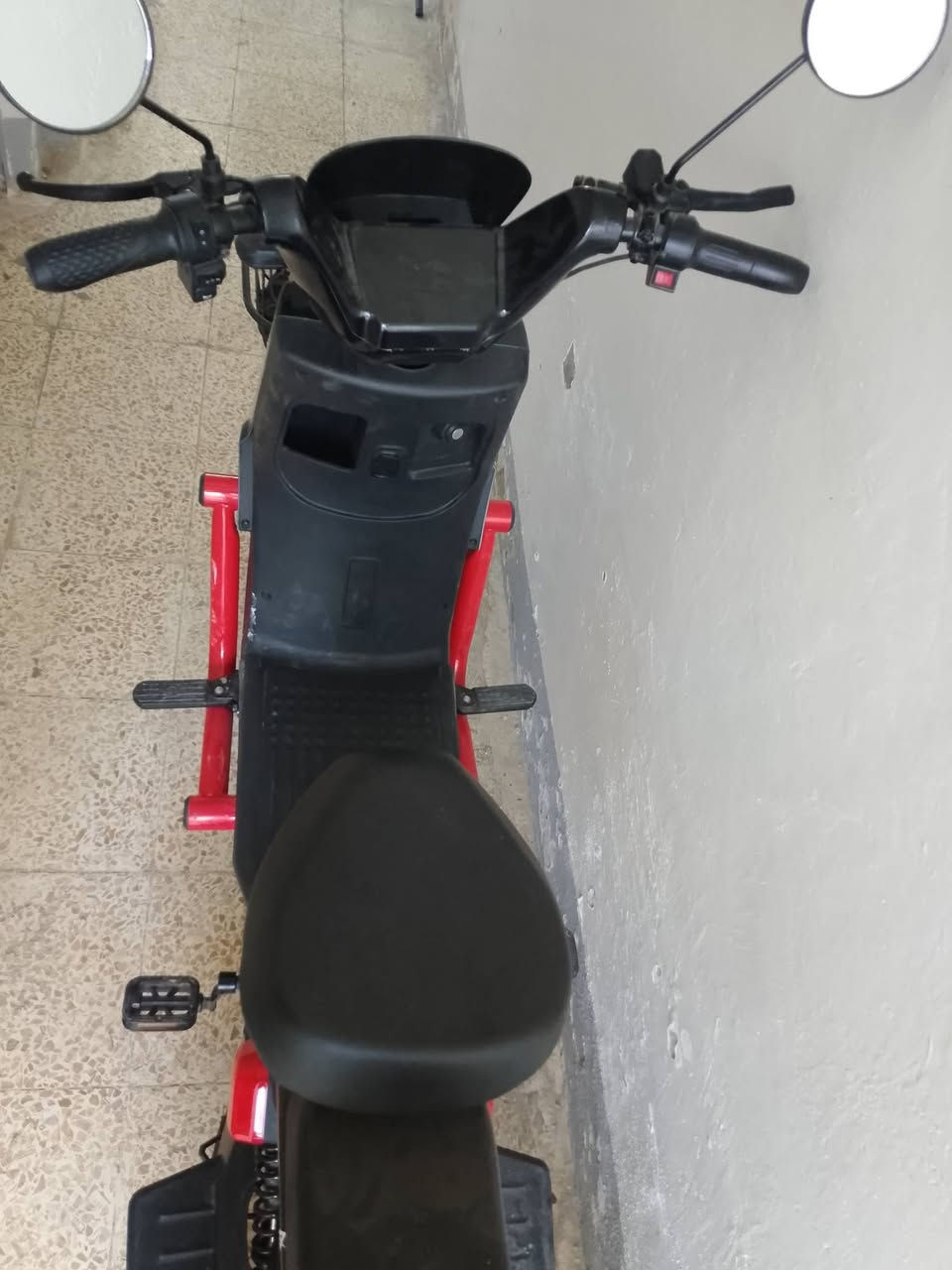 السلام عليكم   ماطور شحن للبيع جديد ما مستخدم شي قليل 5 بطاريات سرعه 45 ،،3 نمر مستعجل للبيع السعر 300،،وبي مجال شي بسيط المكان الجانب الأيمن الستفسار على الرقم //***********//***********
