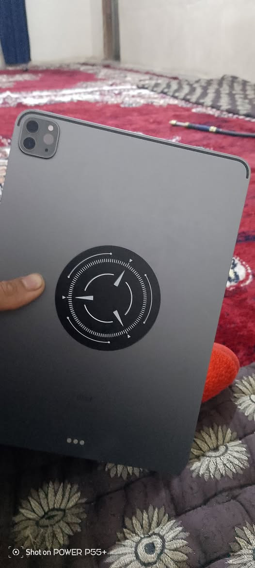 ايباد 11 برو 2020 m2 ذاكره 256 /120 فريم)جداً نضيف  بطاريه ماعرف شكد لان ماتطلع بالاعدادات لكن الشحن جداً ممتاز  بيه خطوط بالشاشه كما موضح بالفيديو لكن ما مأثر عاللمس نهائياً وما اعرف شكد يوصل خلي سعرك وذا عجبني بالعافيه عليك
خاص او اتصال ***********
