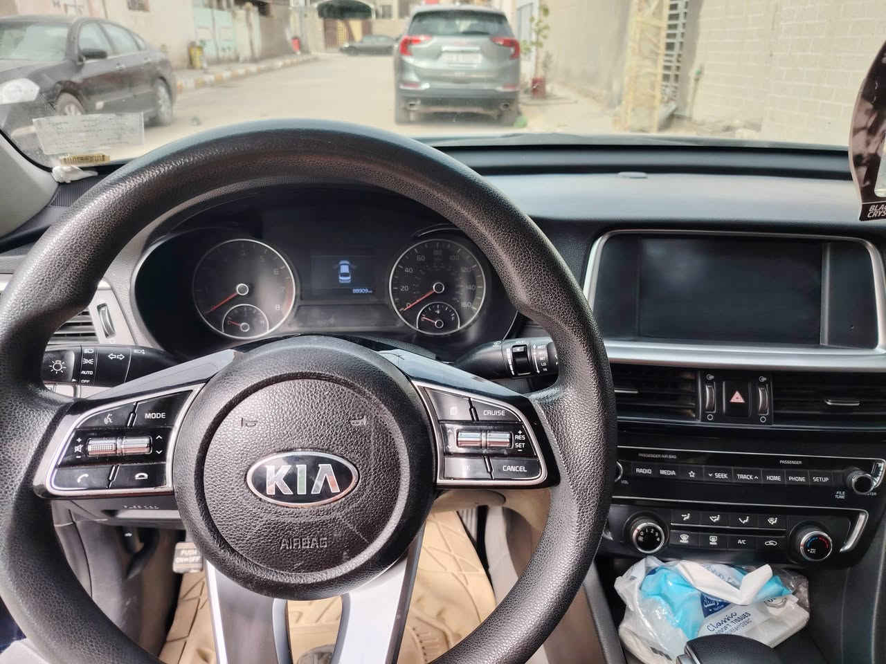 السلام عليكم
اوبتيما وارد أمريكي 2019

السياره مواصفاتها Fe 

محرك ٢٤٠٠

شاشه اصليه 

تحكم استيرن 

انظمه قياده 

رادار جانبي 

حساس خلفي 

تحديد مسار 

نقطه عمياء 

مانع تصادم 

قياده ذاتيه 
طقم تاير هذا الشهر شاده

بعد هواي مواصفات 

حادثها فقط بارد بالجاملغ الأمامي بدون دواخل
محرك وكير كلش نضيفات حداديه وتبريد جاهزات استخدام شخصي 

السياره بأ سمي رقم قادسيه 

السياره جاهزه من كل النواحي 

المكان... الديوانيه
... السعر 145.... وبيها مجال
للاستفسار  ***********
