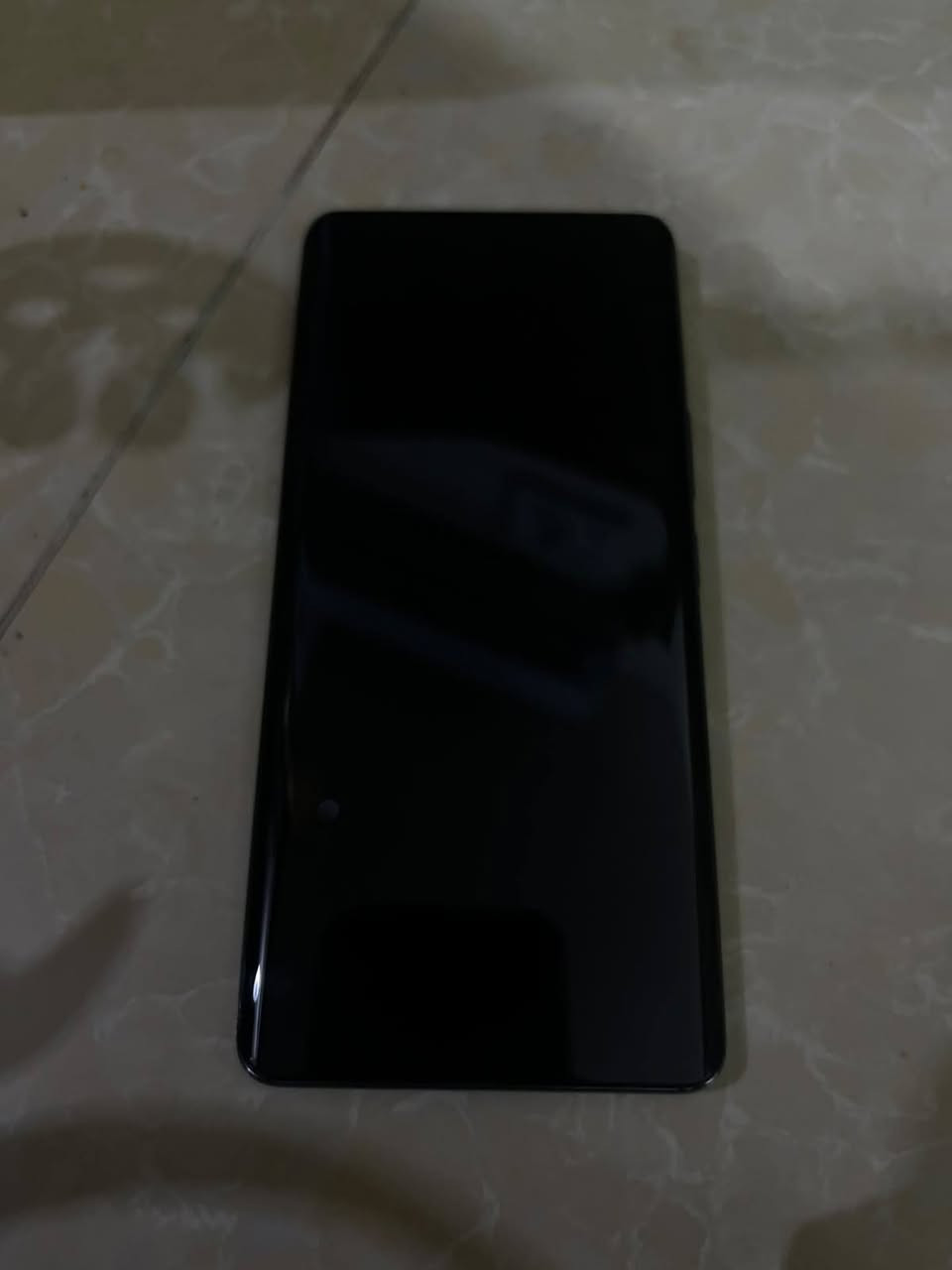 Honor x9c
ذاكرة 256 عشوائية 12+12 نظافة 100% السعر 350 وبي مجال 

***********
