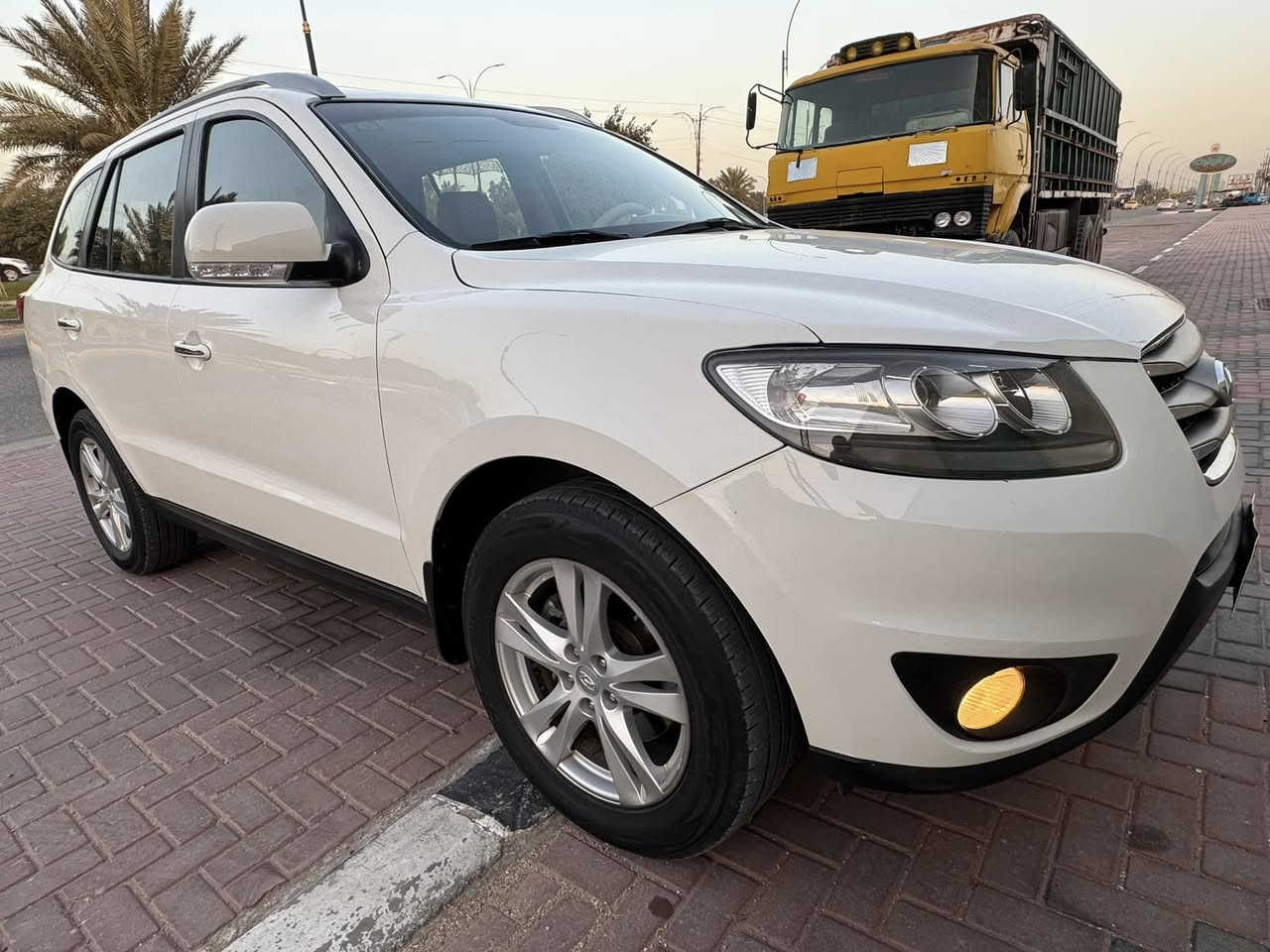 السلام عليكم سنتافي 2011خليجي فول  موصفات رقم بغداد سنويه جديده مكفوله من الضربه والتبديل والصبغ والبارد حتى دعاميات وسونار موجود مع كافه تفاصيل سياره مال جناي وجديده عل وضع شركه 
مكينه 3500مكفوله مامفتوحه كير مامفتوح كله بلادي
حداديه جديده تخم تاير جديد ماشيه 150الف فقط 
بصمه تشغيل بصمه ابواب فتحه سقف 7راكب 
كشن كهربائي تبريد 3قطع ثلج ❄️ تدفئه مري شفط تحكم ستيرن كامره حساس خلفي جاهزه من كلشي 
مكان السياره كربلاء السعر165). مجال بسيط جدا 
***********
