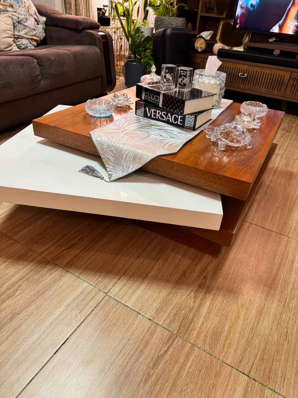 للبيع – ميز وسطي تركي أصلي من Home Center

* المقاس: 80 × 80 سم
* الارتفاع: 35 سم
* حالة جيدة جدًا كما موضح بالصور

💰 السعر: 150,000 دينار عراقي

📍 العنوان: بغداد – حي الجامعة

📞 للتواصل: ***********
