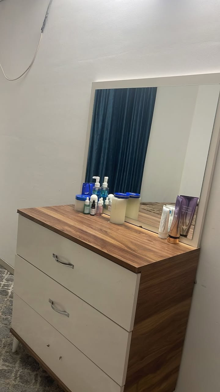 غرفه نفرين تركي للبيع
٥ قطع
بدون ضرر
صوميتها تفصال عراقي وكلش تكمه
بدون دوشك
سعر
٣٠٠ الف
..
متوفـر خدمة توصيل داخل بغداد وداخل مجمـع بسماية السكني ❤️🚘
للاستفسار خاص او عن  طريق رقم الهاتف واتساب فقط 
***********📞
