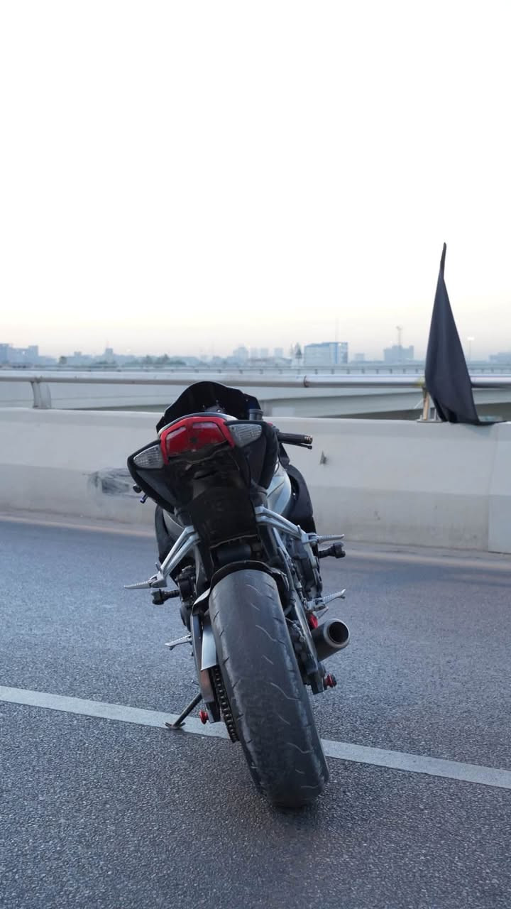 السلام عليكم الدراجة للبيع
جكسر 750  موديل 2010🏍️💠
الدراجة ماشي 47 حقيقي💠
دراجة كفالة عامة من التاير للتاير 💠
الدراجة مغلفة تغليف كنتارة للجمالية فقط💠
الدراجة ممفتوح برغي بيهة تجي تفحص و تشوف بعينك 💠
مكان الدراجة (بغداد)📍
السعر خاص😉💠
للتواصل (***********)واتساب فقط💠
