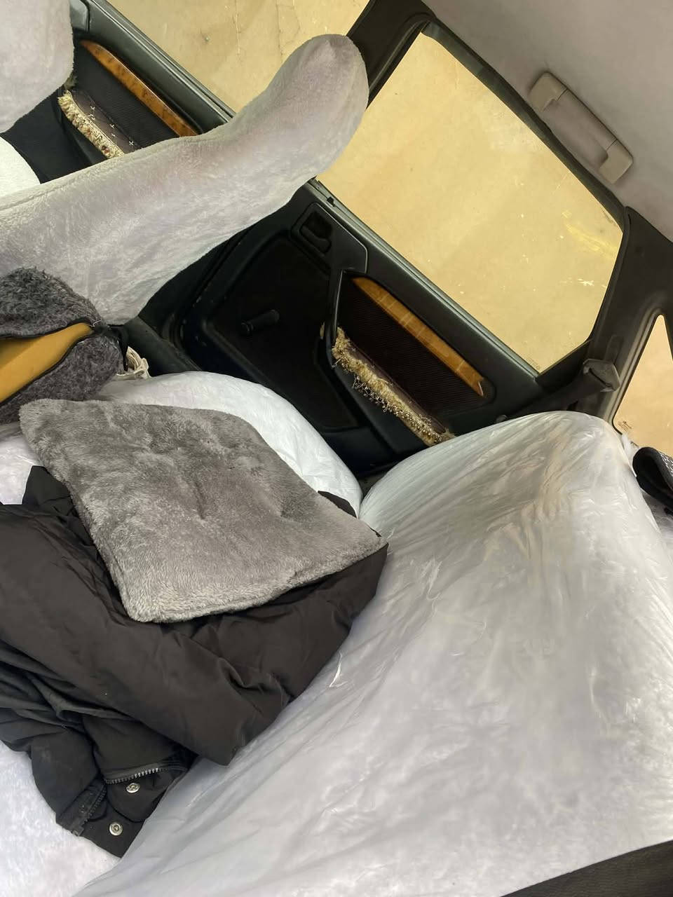 سڵاوتان لێبێ
ئاڕم پلاستیک سلێمانی 
ئۆپڵ ڤیکترا ١٩٩١ 
مەکینە ١٨ 
گێڕ و مەکینە بەشەرت 
بێ مەسروف 
تاقم پێشیم کامل داگرتوە 
سەیارەکە هی دەست خۆمە هی مەعرەز و بێ خزمەت نیە 
ئاڕمی سلێمانییە پلاستیک بە شەرت 
سەیارەکە تا بڵێی جوان و خۆشە پاوەرێکی خۆشی لەسەرە 
مەکینەیەکی ساف و خۆش بێ دوکەڵ و موکەڵ 
چوار تایەی لۆک 
سعر ٢٧ وەرەقە


**إذا كنت صاحب هذا الإعلان وتريد حذفه لأي سبب، رجاءا أرسل رسالة إلى الدعم الفني**