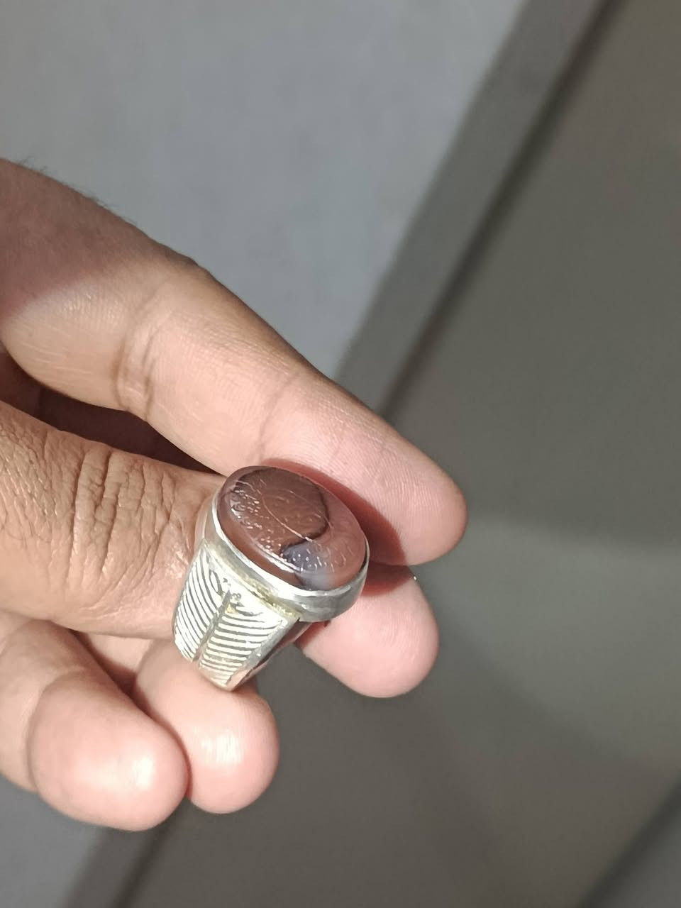 يماني طبيعي صياغه ثقيله 
مخطوط 
حر 
قياس 24 /25
وزن 19.38 غرام 
***********
الامين الثانيه 
السعر 75 الف   محابس حلوه ماكو بالسوك والحلو غالي الي ميعجبه السعر  ما مجبور ابرر
