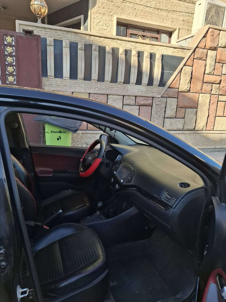 كيا بيكانتو وارد كوري
فول مواصفات بستثناء فتحة سقف 
مكينة تيربو
للتواصل ***********
