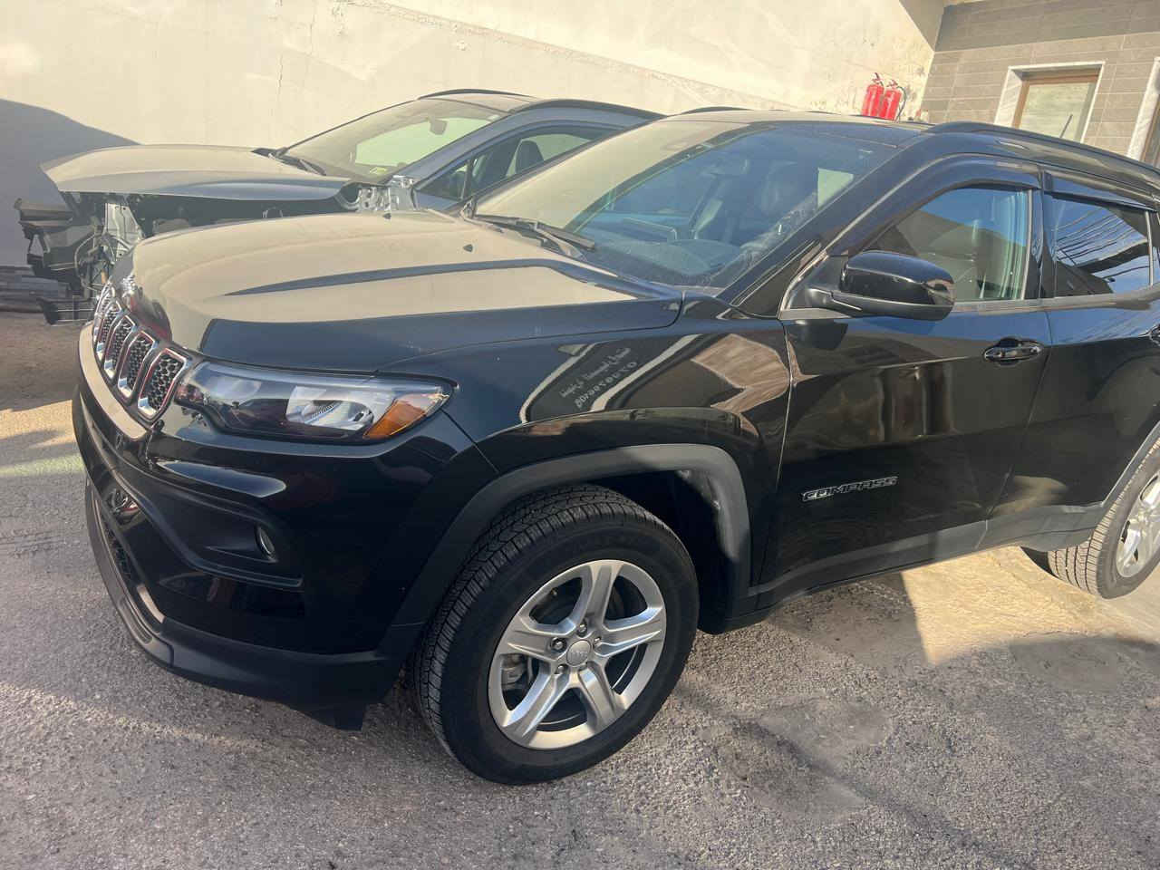 للبيع او مراوس – جيب كومباس 2024 فئة لاتيدو | دفع رباعي | رقم شهداء بابل
بدون حادث نسبه غرق تعمل وتسير 
الموديل: Jeep Compass 2024
الفئة: Latitude (لاتيدو)
الدفع: رباعي 4×4
المحرك: 2.0 لتر تيربو
القوة: 200 حصان
ناقل الحركة: أوتوماتيك 8 سرعات
الوقود: بنزين
الممشى: 44 ميل فقط 
المواصفات:
شاشة لمس 10.1 إنج
Apple CarPlay & Android Auto
كاميرا خلفية + حساسات
تشغيل بصمة + دخول ذكي
مثبت سرعة
تحكم بالمقود
أنظمة أمان متقدمة
جنوط ألمنيوم
مكيف أوتوماتيك
أوضاع قيادة متعددة للطرق الوعرة والثلج
السعر 165 بيه مجال 
مكاني بابل
للاستفسار الاتصال ***********
