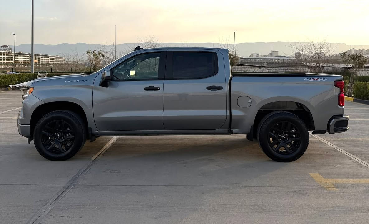 CHEVROLET SILEVARDO  2024
CUSTOM - 4 X 4 

٤ سلندر حجم ٢٧٠٠٠ توربو 
ماشیة ٢٠ الف میل 

‏قطعتين ونص جانبي سبغ 
امامي و خلفي كبس 
1GCPDBEK6RZ226223 شانسی 

ایرباك ستیرن و بردات سیستم 

كیر و محرك و كهرباي بشرط 

بدون رقم موقت , كاتي , شرط رقم 

السعر ٢٤٥ ورقة 
 
٠ ٠ ٠ ١  ٤ ٠ ٢ ٠ ٧ ٧ ٠ 
للبیع فقط 
#سلیمانیة
