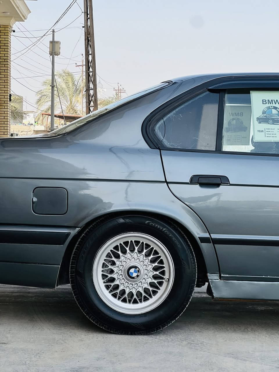 سلام عليكم للبيع BMW 525IA اصل  موديل 1991مسكر كير اوتو  محرك وكير شرط تتفأه وتبريد شغال سلايت جام كهرباء تخم تاير ويل خليه اصلي صدر جديد صبغ جماليه بدون ضرر بلادي سنويه لل28 شرط التحويل سعر 65$ وبيها مجال مكاني صلاح الدين للاتصال ***********
