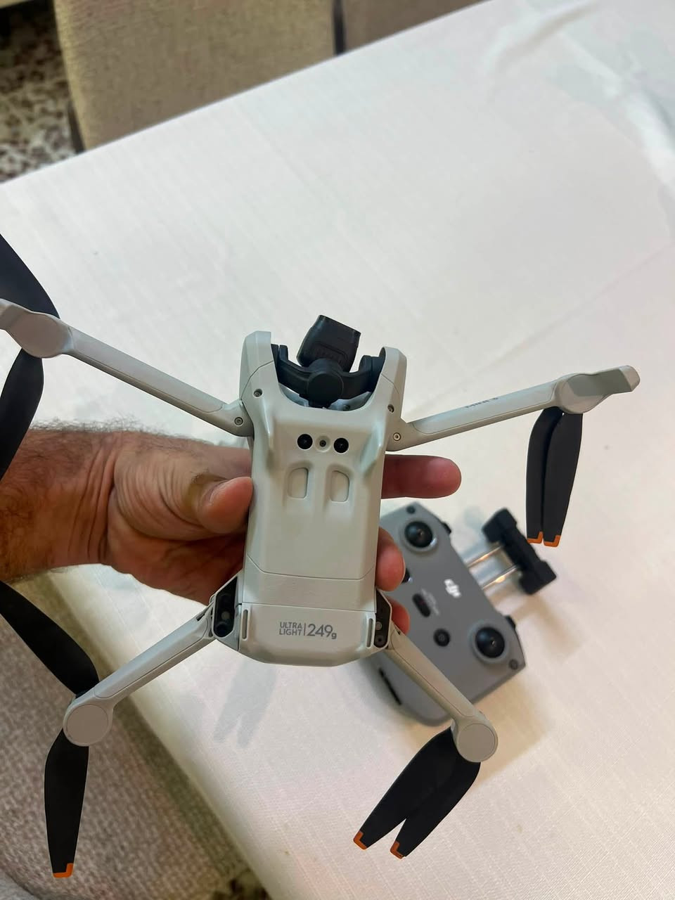السلام عليكم 
متوفر للبيع dji mini 3
السعر 750 سنگل ريموت عادي  
المكان بغداد الاعظمية 
للتواصل ***********
