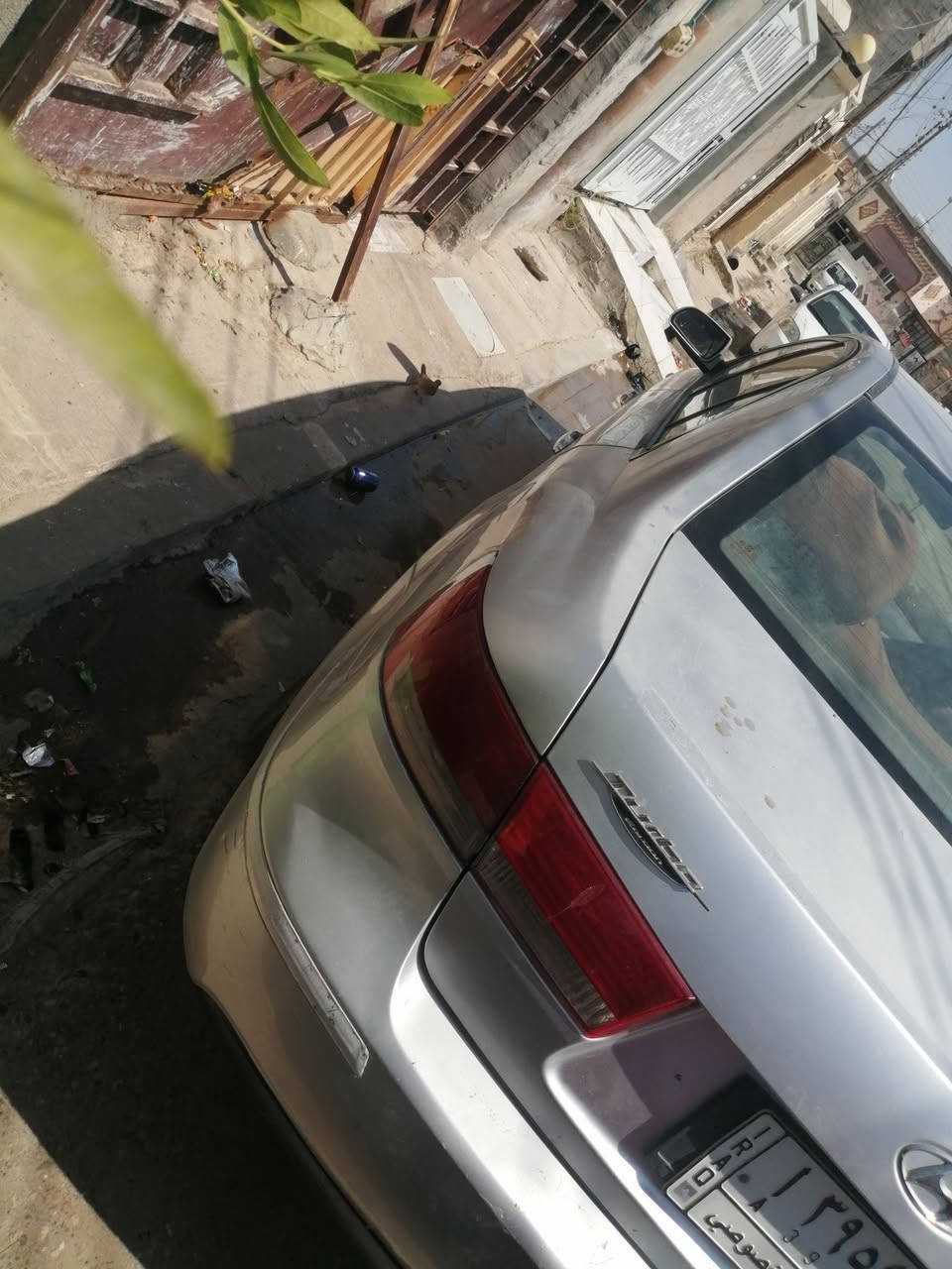 السلام عليكم للبيع سياره سوناتا الفين وعشره لون سلفري خليجي محرك الفين بسمي تحويل ثاني يوم رقم صلاح الدين مشروع وطني سعره تسعين وبيه مجال للشراي الاتصال ***********
