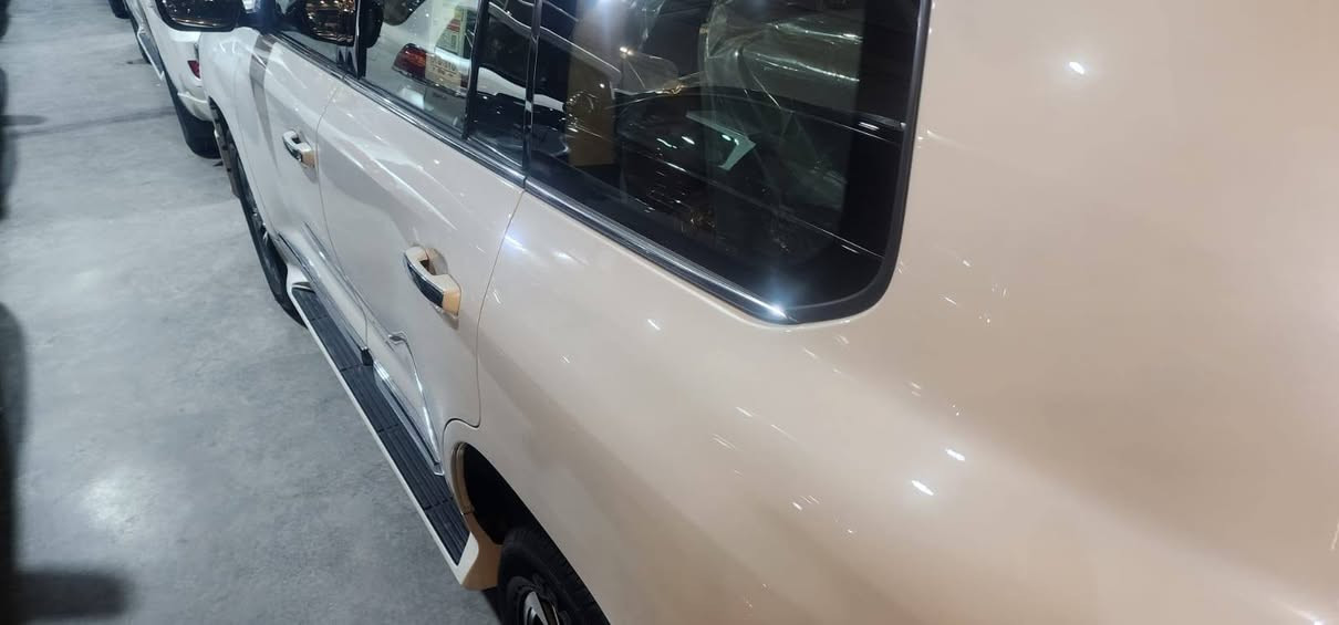 سياره لاندكروز بريم بحرينيه داخل المركبه قرميدي بغداد موديل 2020ماشيه ٧٤كيلو متر ابيض سبير مانازل بغداد  جديده كفاله عامه من الصبق السعر ٥٥$ للاتصال مروس او بيع حسب قناعه ورى***********و***********
